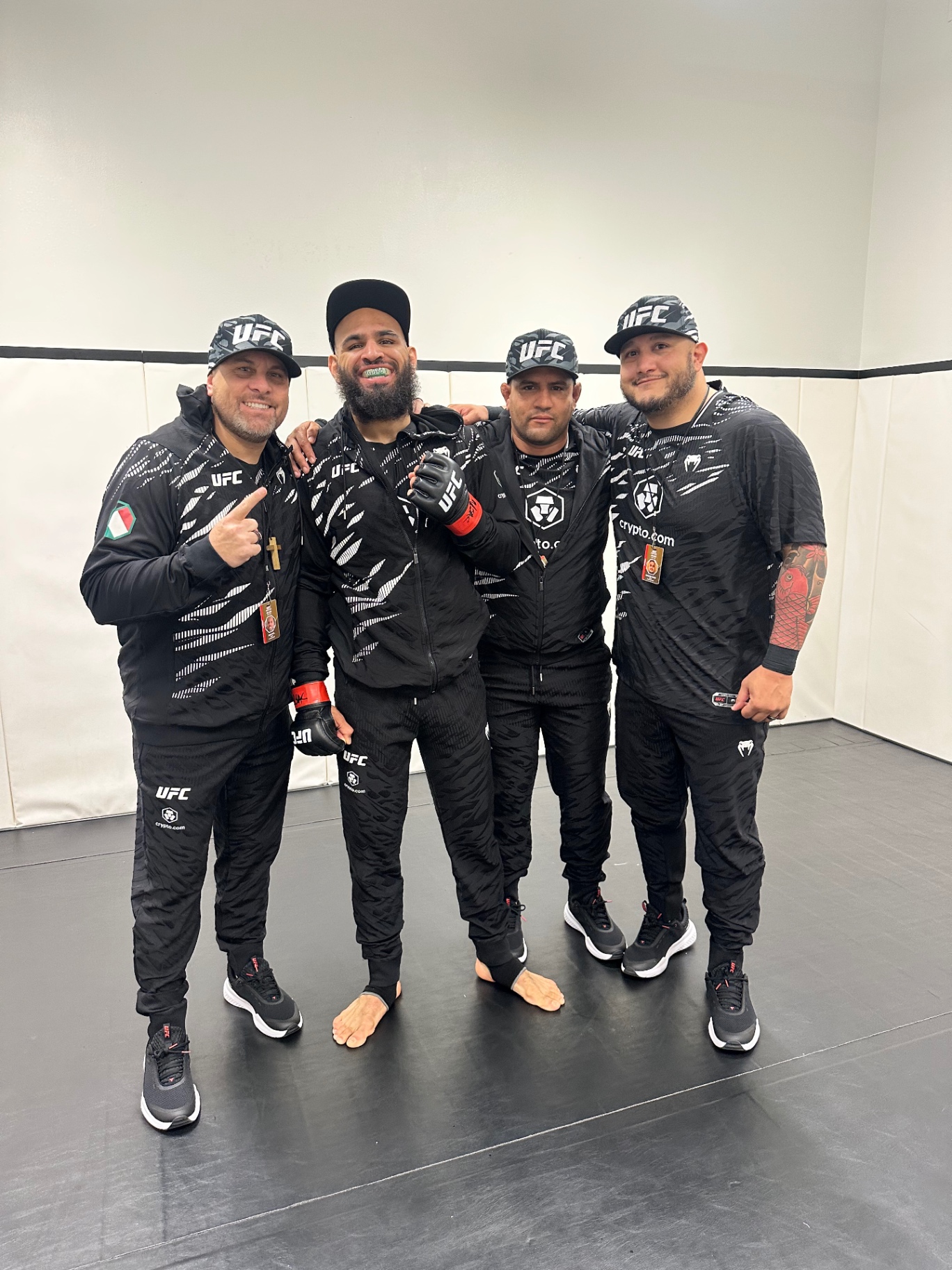 Gabe Green warming up with the Subfighter MMA corner team on fight night